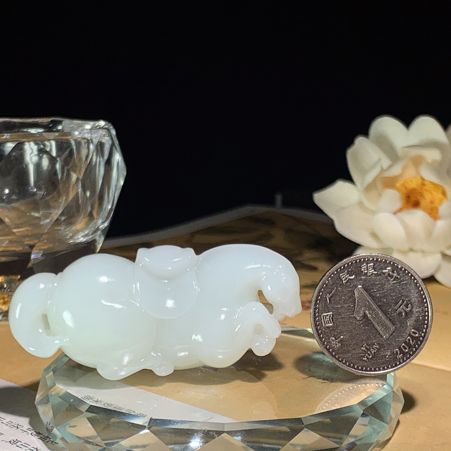 新疆和田玉羊脂白马到成功马挂件。尺寸53/20/21重33.5克 玉质细腻油润。手推出油。佩戴高端典雅。lt260428