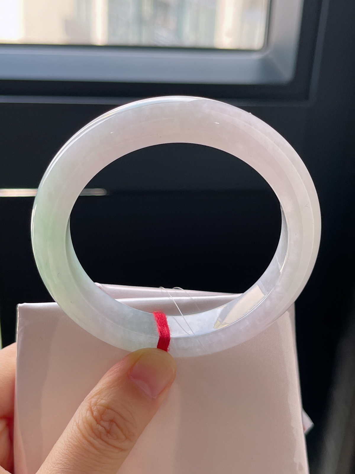 正圈55.8圈口，翡翠冰糯种淡绿色手镯