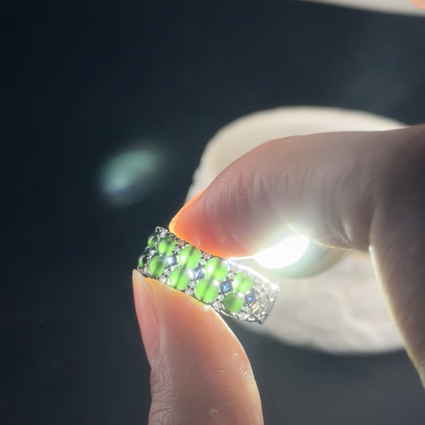 精品18k墨翠珠子女戒 种好色正 黑度极好 打灯通透 油性十足