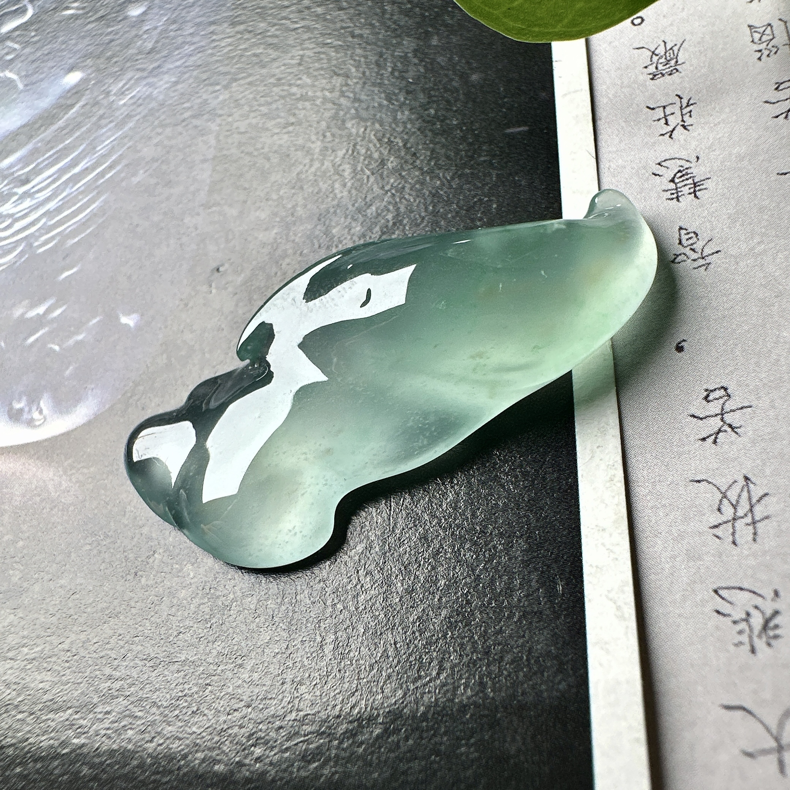 【冰种随形裸石】质地细腻，冰润十足，种老冰透，收藏品质