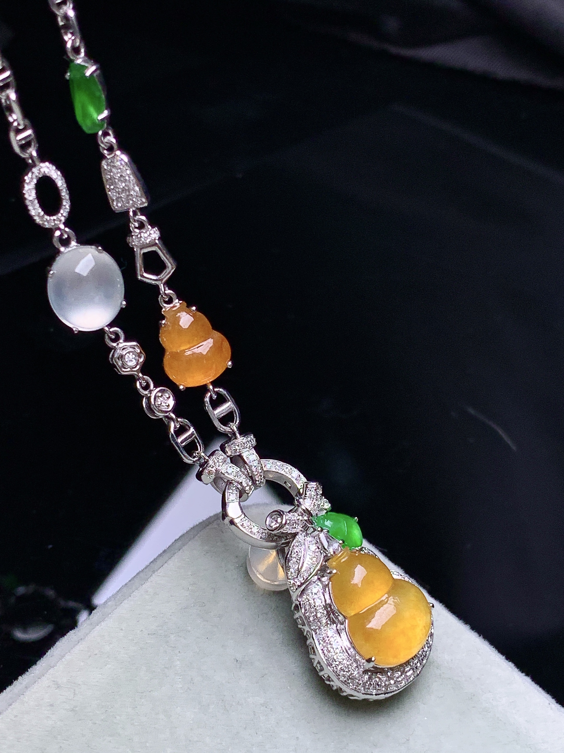 18k金钻镶嵌冰黄翡葫芦项链吊坠多用款 玉质细腻 色泽艳丽清新 水润亮眼 整体尺寸20.6*13*10x2