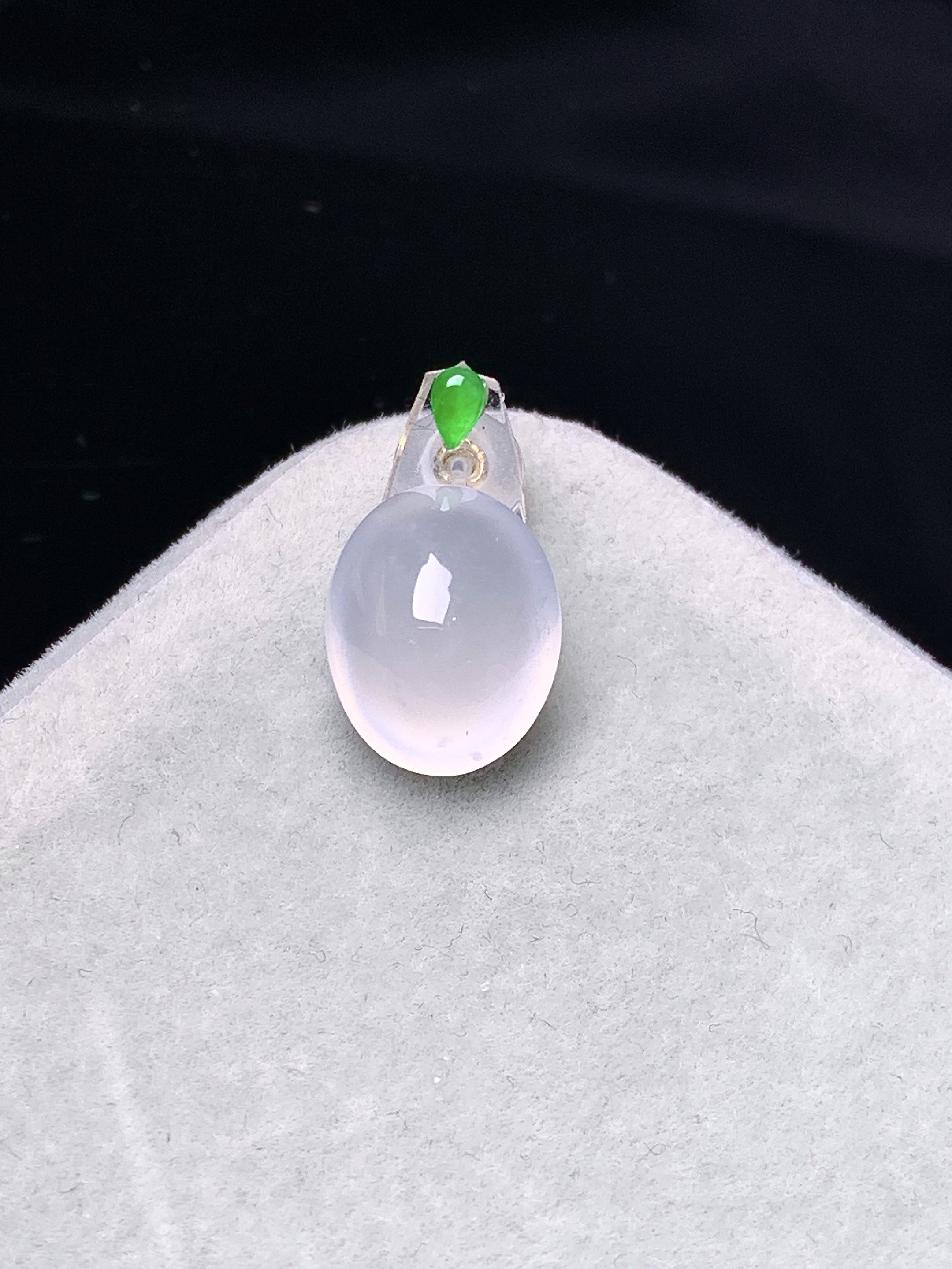 镶嵌款  冰种蛋面吊坠 玉质细腻 色泽艳丽清新 水润亮眼 整体尺寸11.5*9.2*6.3*2x