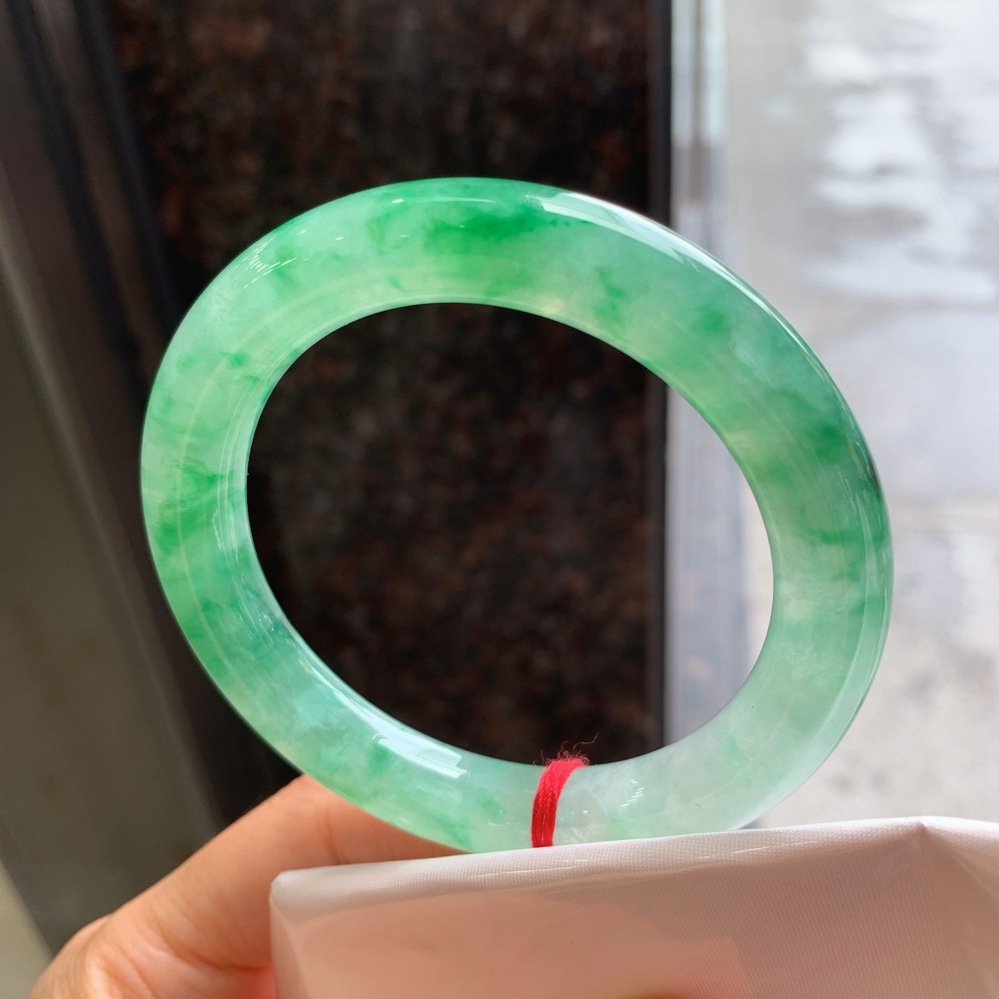 圆条冰飘绿，有纹，尺寸：56.4/10.2/10.4，色好