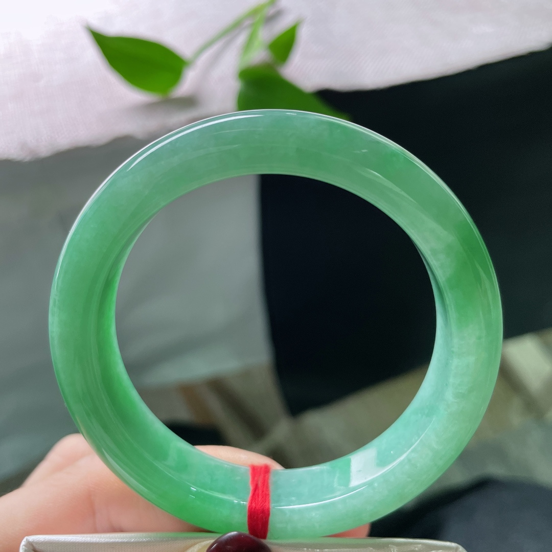 57/12.7/9.1绿底正圈，水润细腻，春意无边，纯粹，回眸一笑胜星华，无裂，ss51685a