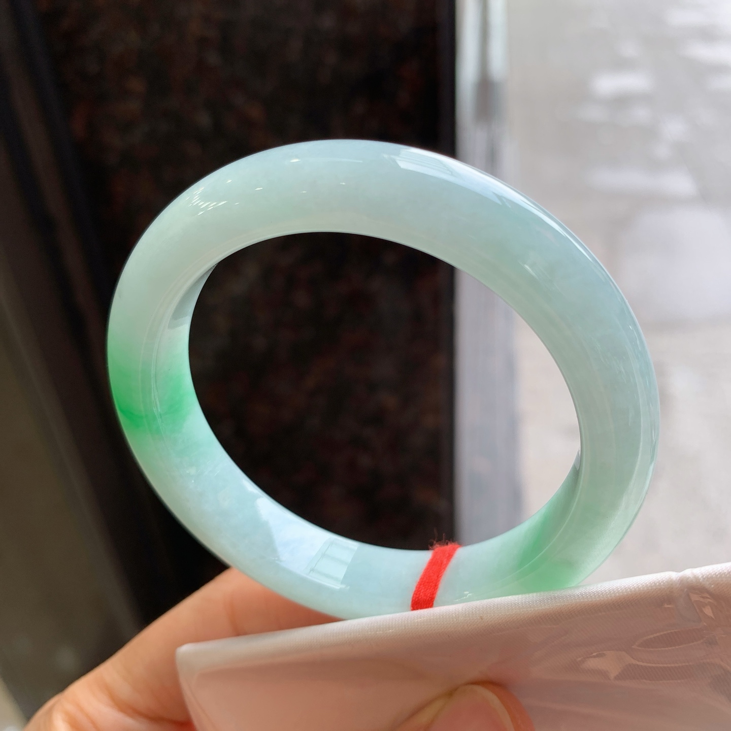 正圈飘绿，有纹，尺寸：56.2/12/9，清爽