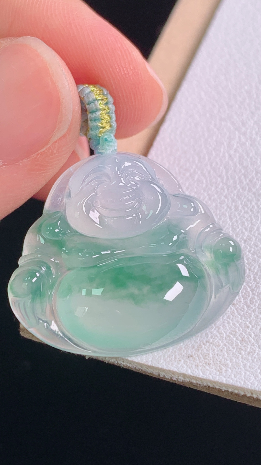 冰飘花佛公，花色灵动，冰清玉洁，无裂，尺寸21.4/25.3/6.0mm，编号23