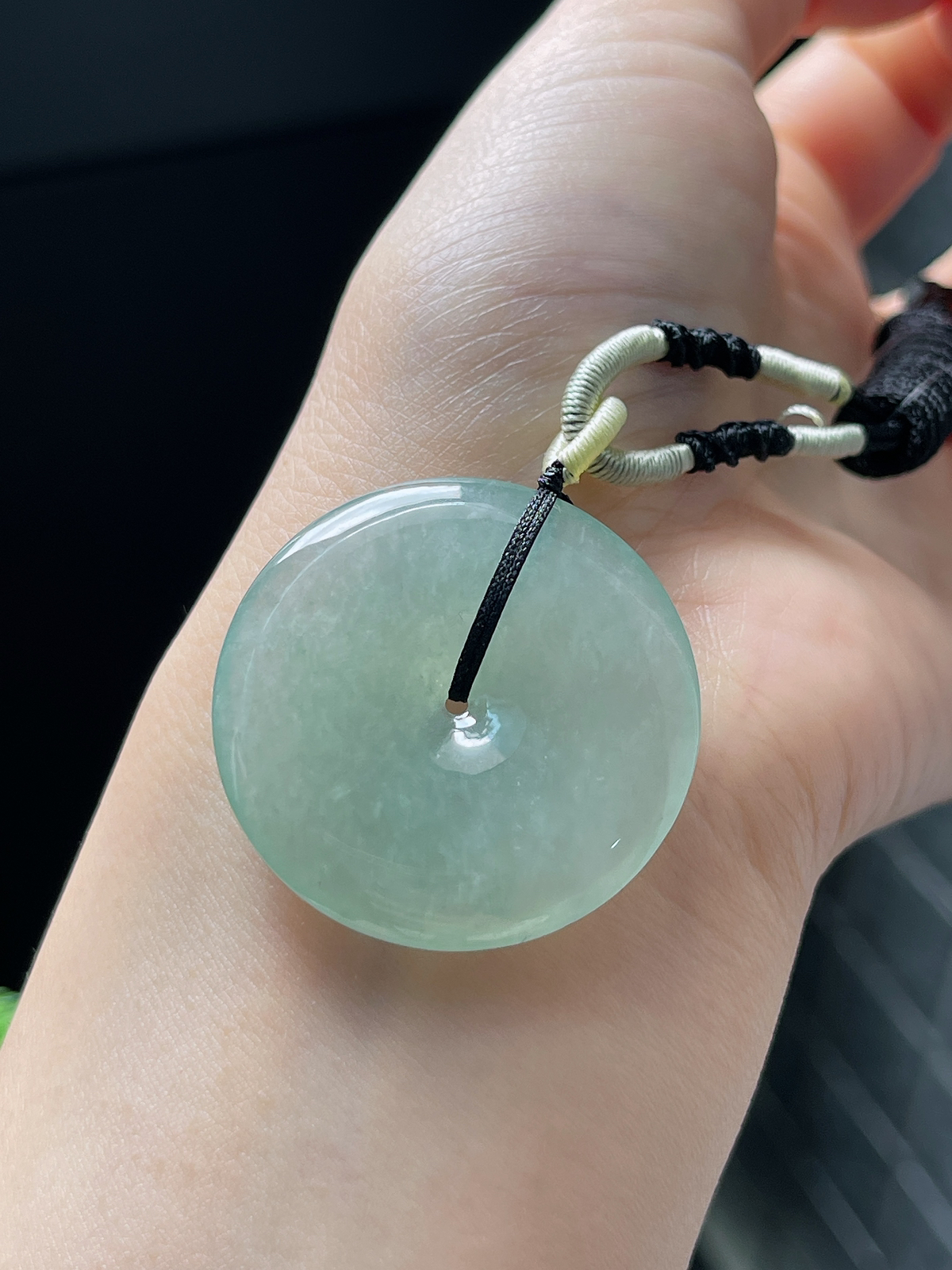 翡翠冰糯种浅绿平安扣