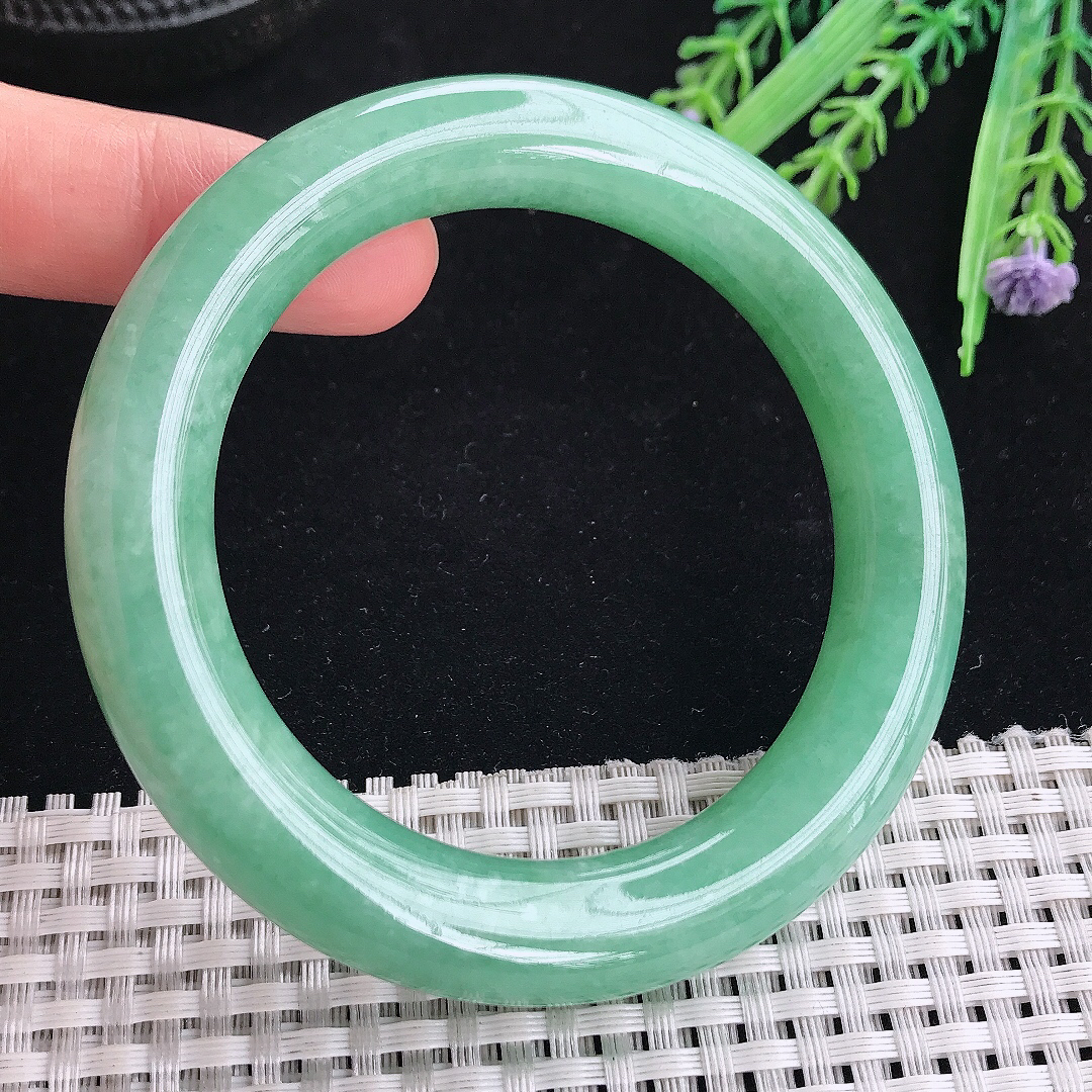 实拍A货翡翠56.5/12/11.6老坑精美冰润满绿圆条手镯翡翠玉镯平安镯