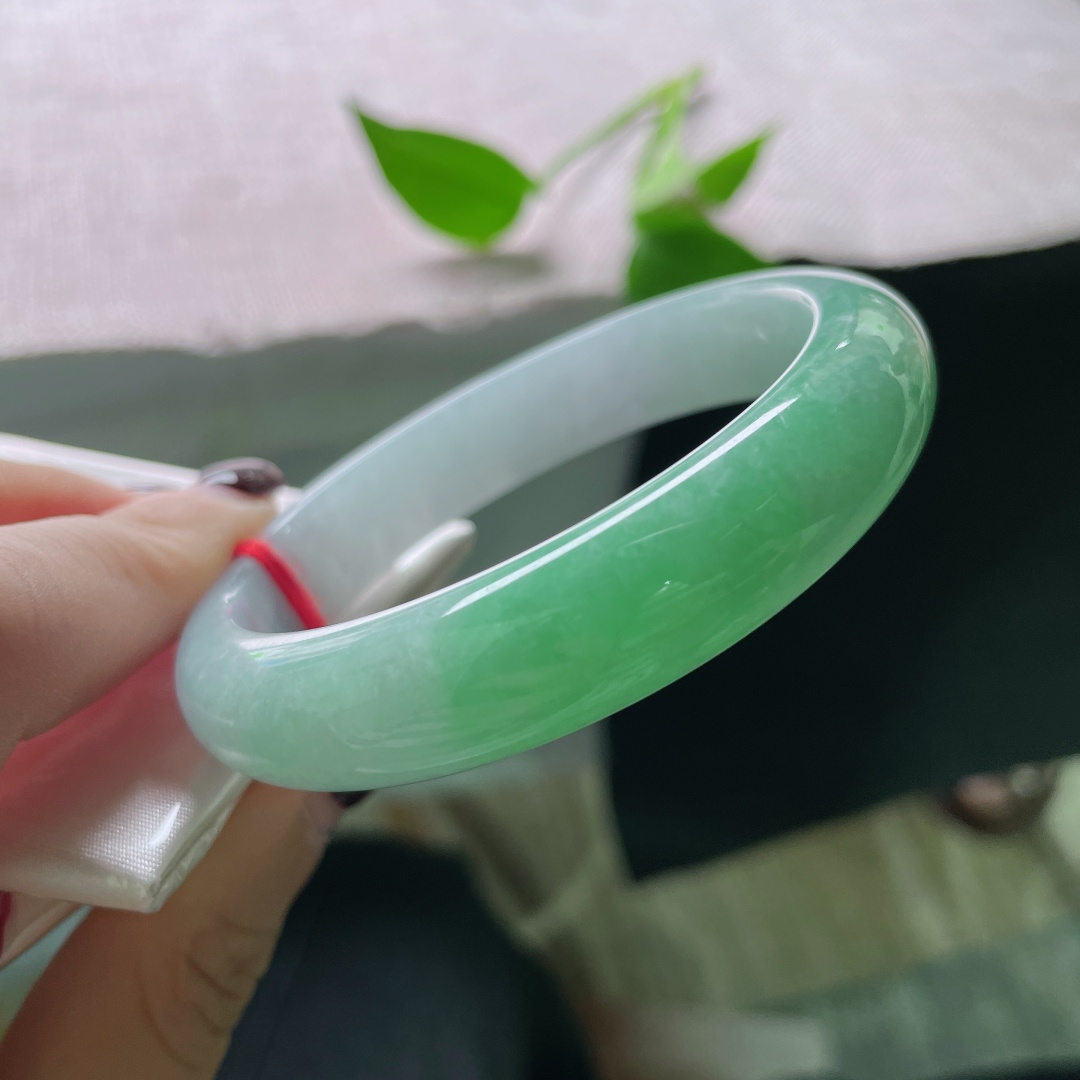 57.8/12.8/8.2绿底正圈，青山绿水，水润，意境感满满，贵气，无裂，ss52225a