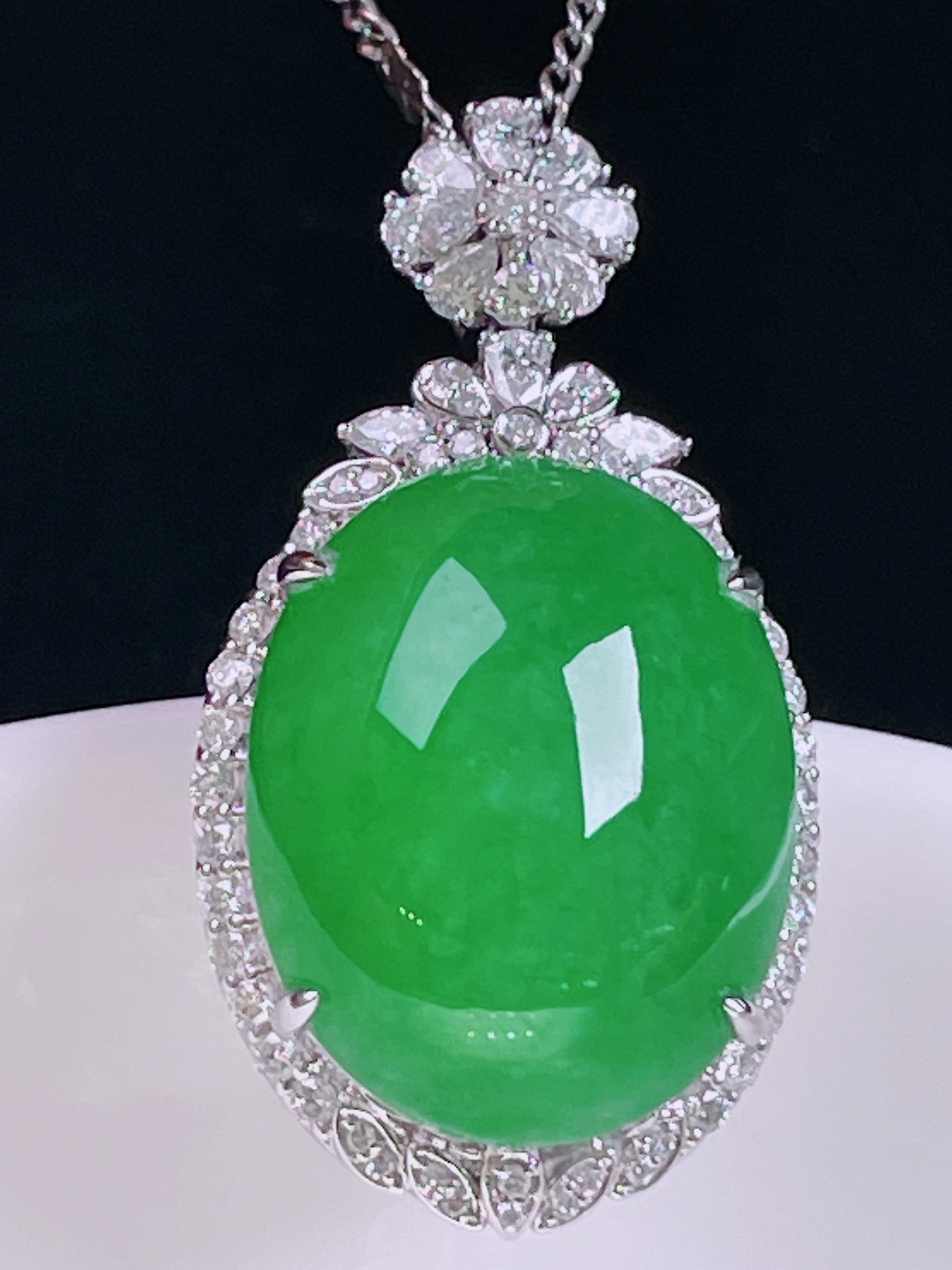 ️辣绿鸽子蛋，老种起光，细底通透，尺寸：34/18.5/13.8。20/16mm0427