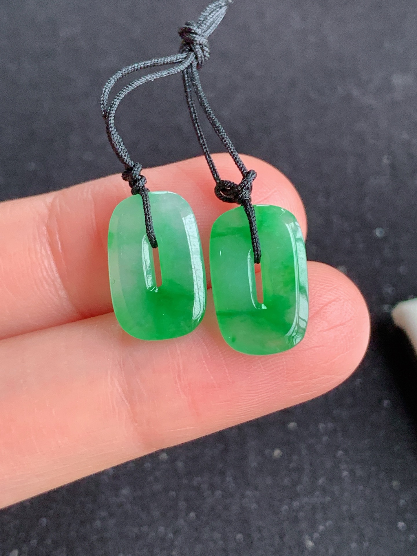 ️，冰飘绿方糖，无裂，裸石尺寸：14.4/9/2.4