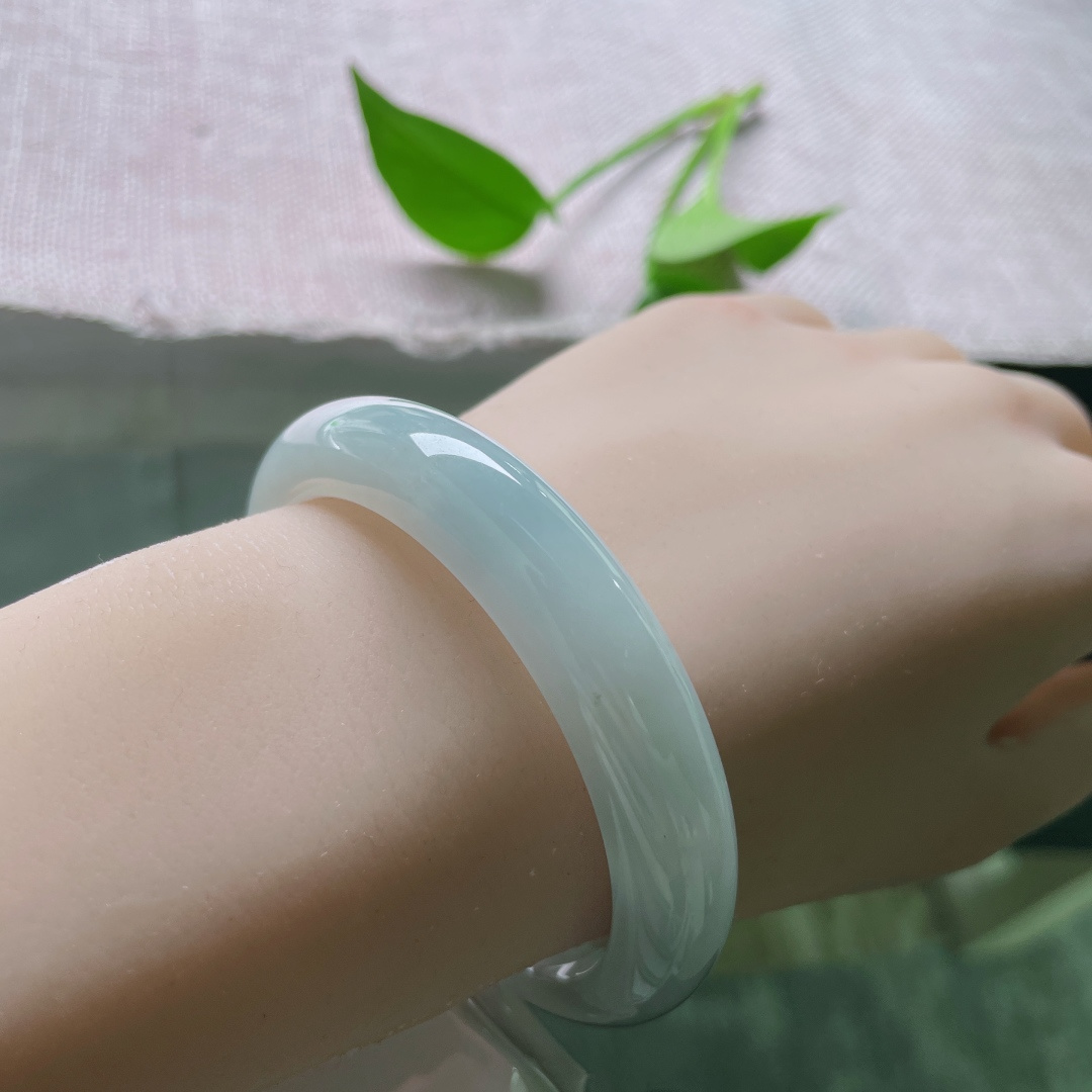 53.8/11.3/8，淡绿底正圈，水头好，质地温润细腻，淡雅倾心，无裂，ss51555a