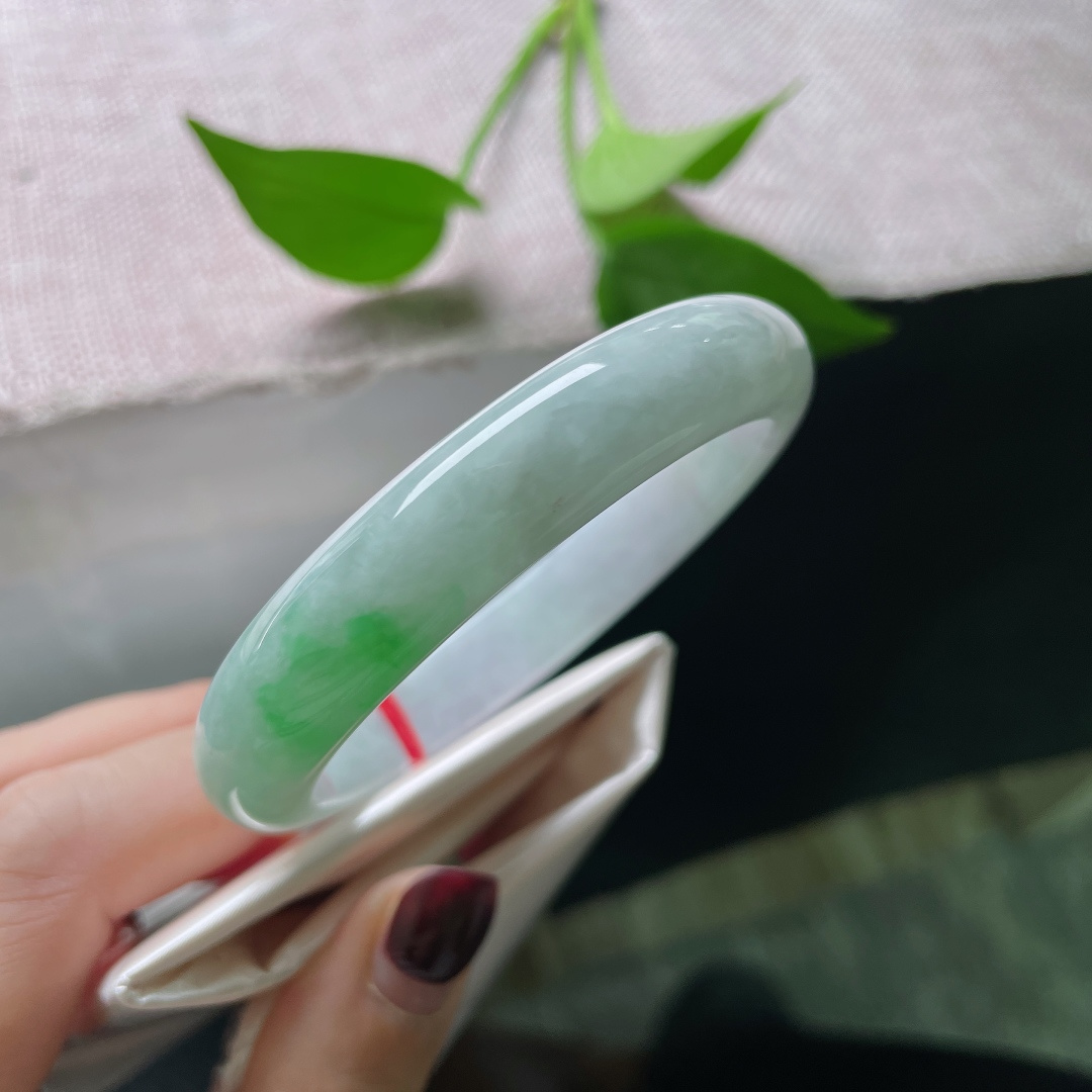 56.9/11.6/7.9飘绿正圈，水润细腻，清新简约大方，甜美，有棉线，ss51288a