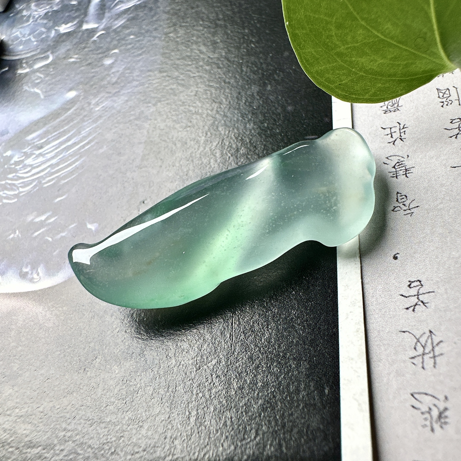 【冰种随形裸石】质地细腻，冰润十足，种老冰透，收藏品质