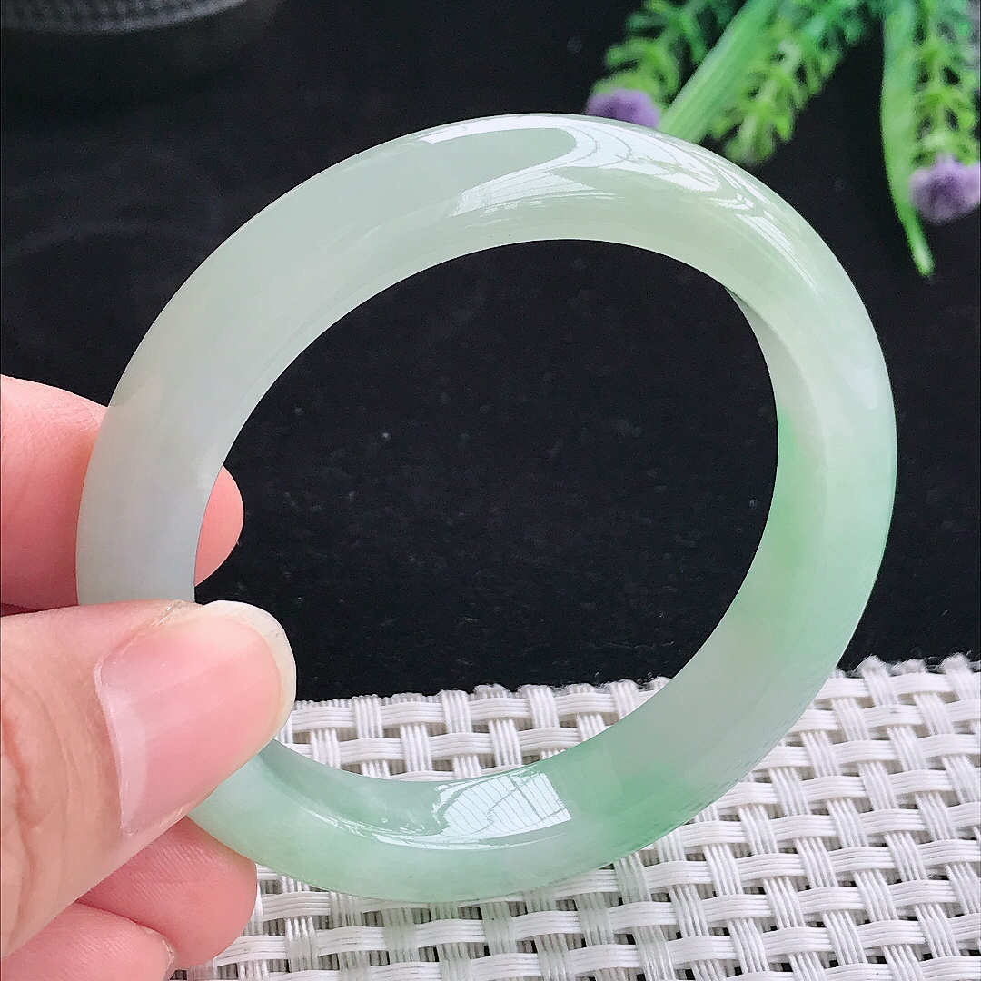 实拍A货翡翠51.5/10.6/8.2小圈口老坑冰胶水灵飘绿手镯翡翠玉镯手环