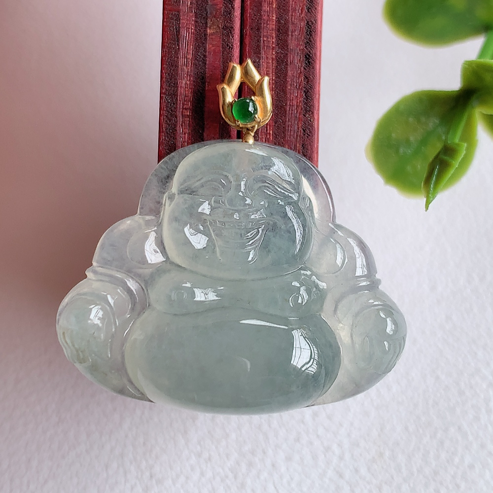 18k金扣冰润佛公挂件 玉质细腻  精雕弥勒佛，笑佛福耳垂肩，面相喜庆，开怀大笑，憨态可掬。惟妙惟肖