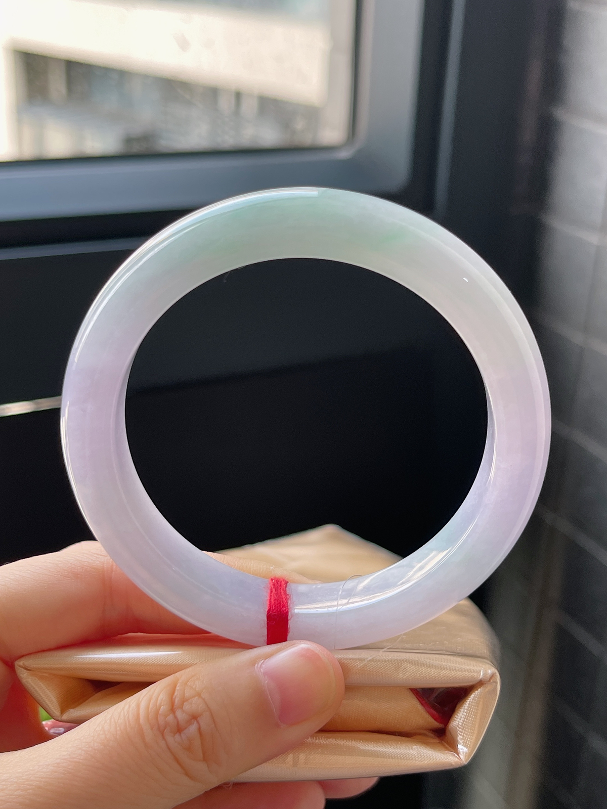 正圈57.6圈口，翡翠糯化种浅紫色春带彩手镯