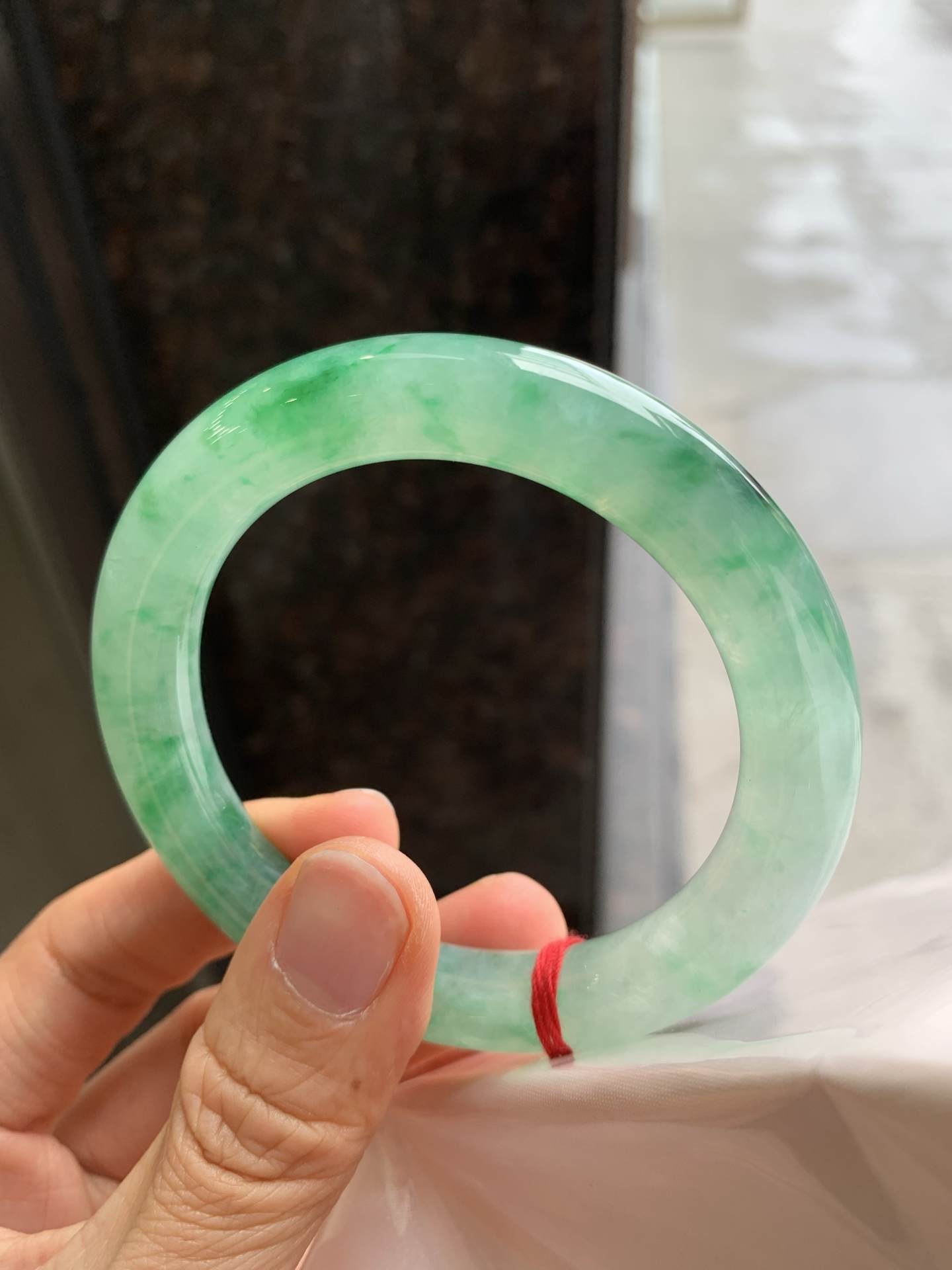 圆条冰飘绿，有纹，尺寸：56.4/10.2/10.4，色好