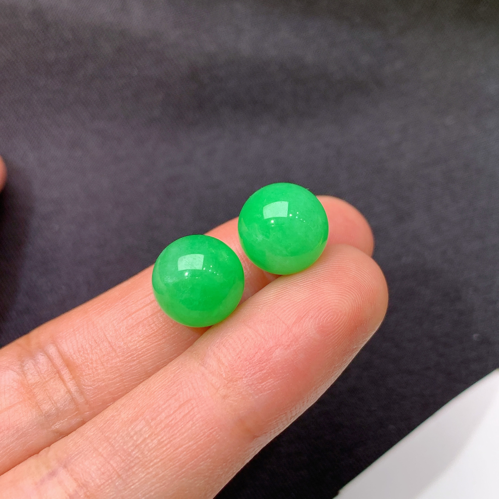 翠绿圆珠一对，镶嵌佳品，冰润色阳，种水足，Styh  直径10.2