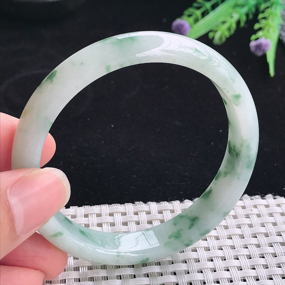 实拍A货翡翠58/11.9/7老坑精美冰润飘花手镯翡翠玉镯平安镯