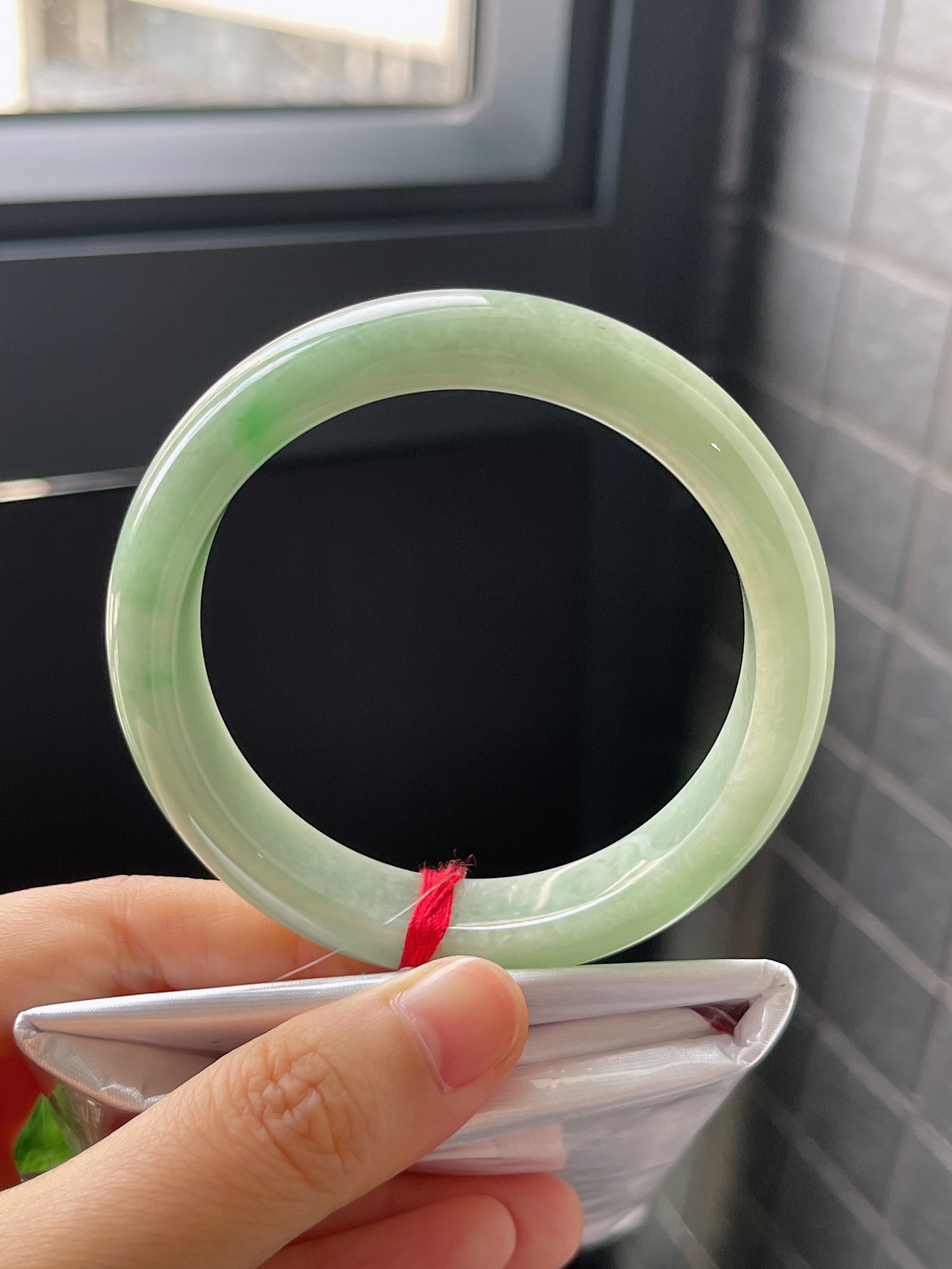 正圈56圈口，翡翠糯化种果绿色手镯