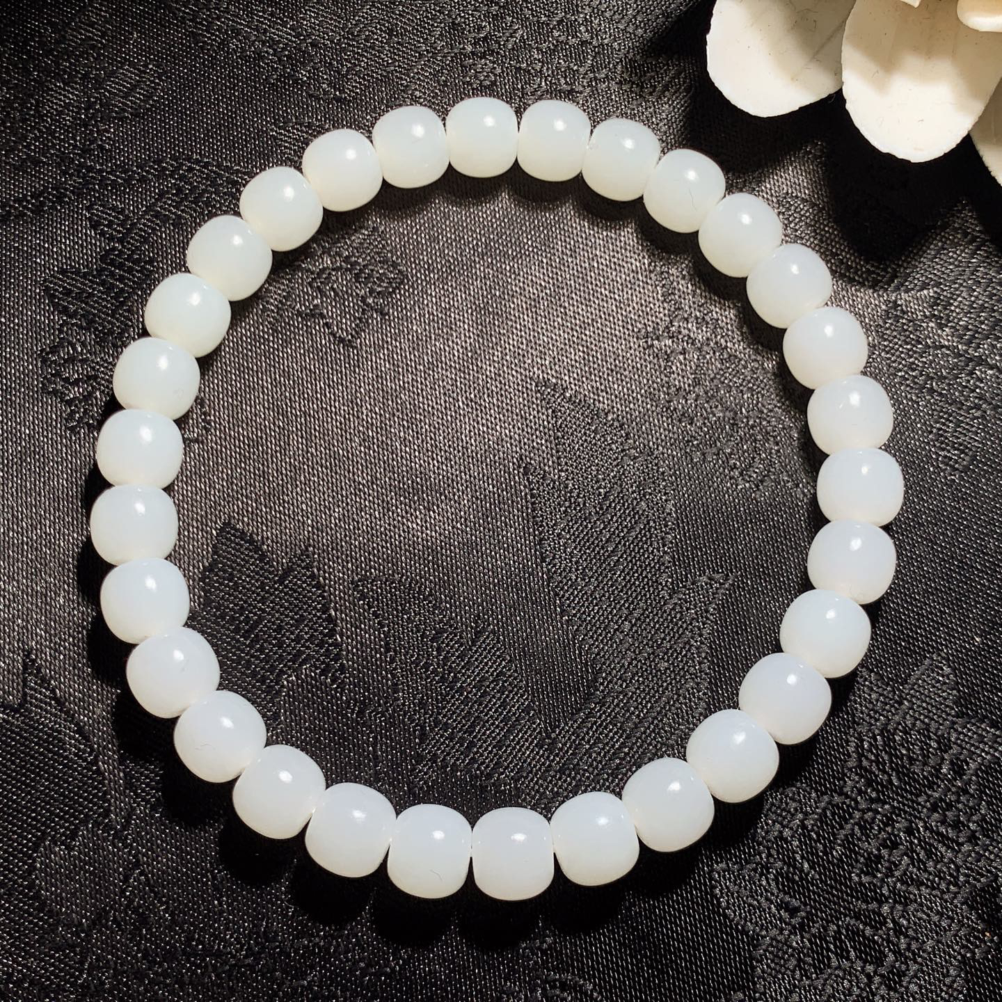 和田玉羊脂白老型珠手串 单颗尺寸6/7！玉质细腻油润。手推出油。佩戴高端典雅。lt260428