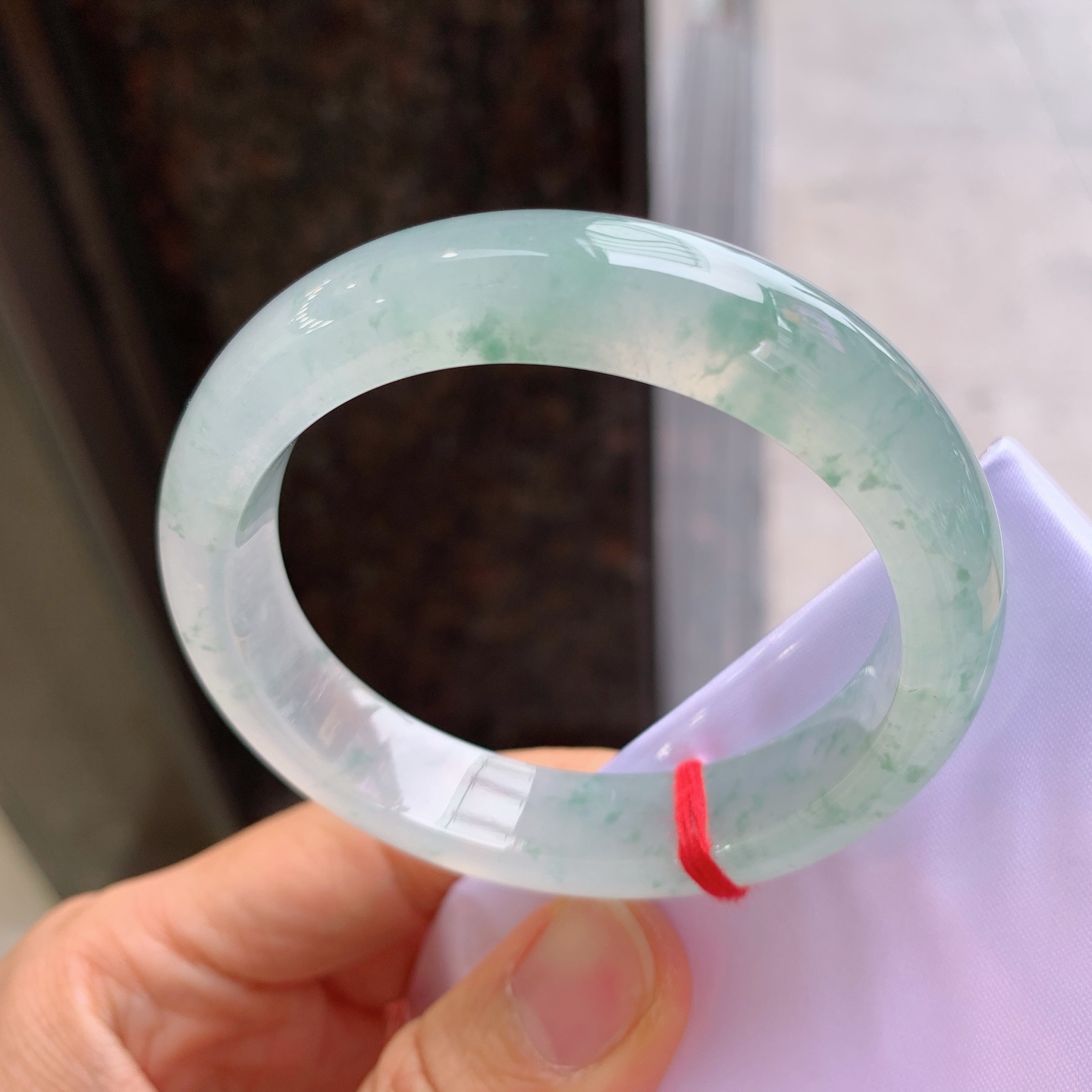 贵妃冰种飘花，有纹，尺寸：54/49/12/8，冰润