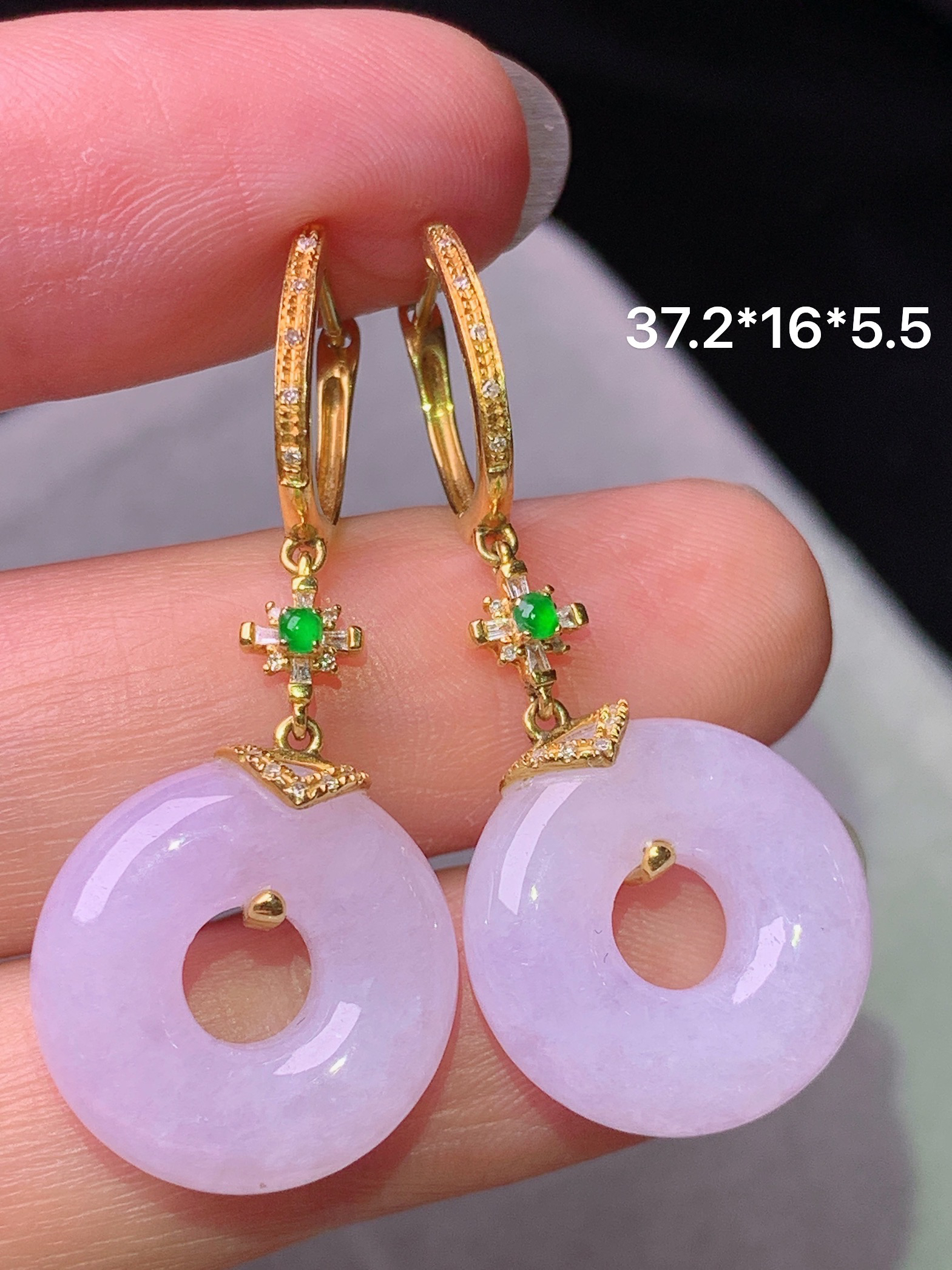 18k金钻镶嵌淡紫罗兰平安环耳坠 吊坠 玉质细腻 色泽艳丽清新 水润亮眼 整体尺寸37.2*16*5.5b1