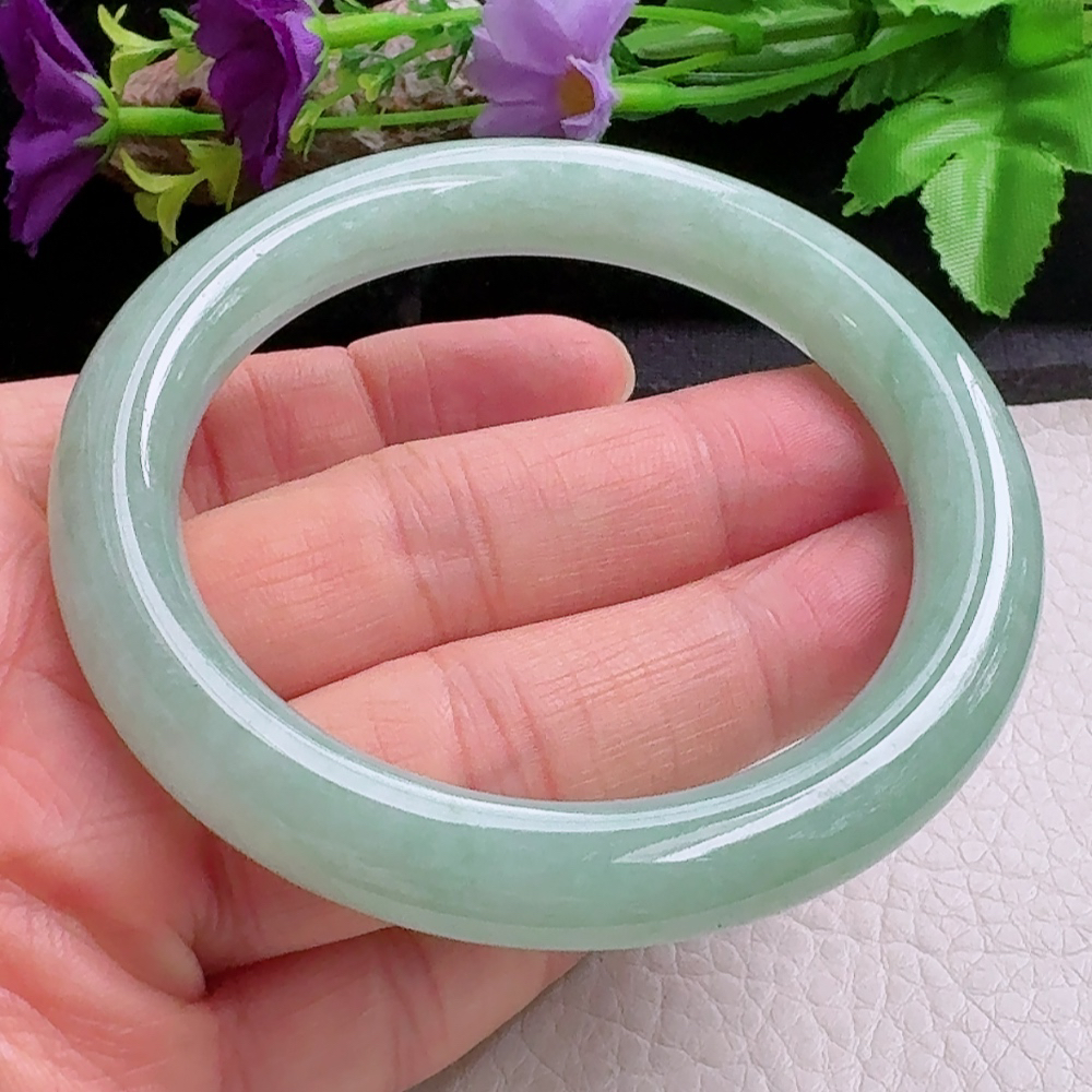 n实拍55*9.6*9.5美人镯 缅甸翡翠a货手镯果绿秀气圆条玉镯子