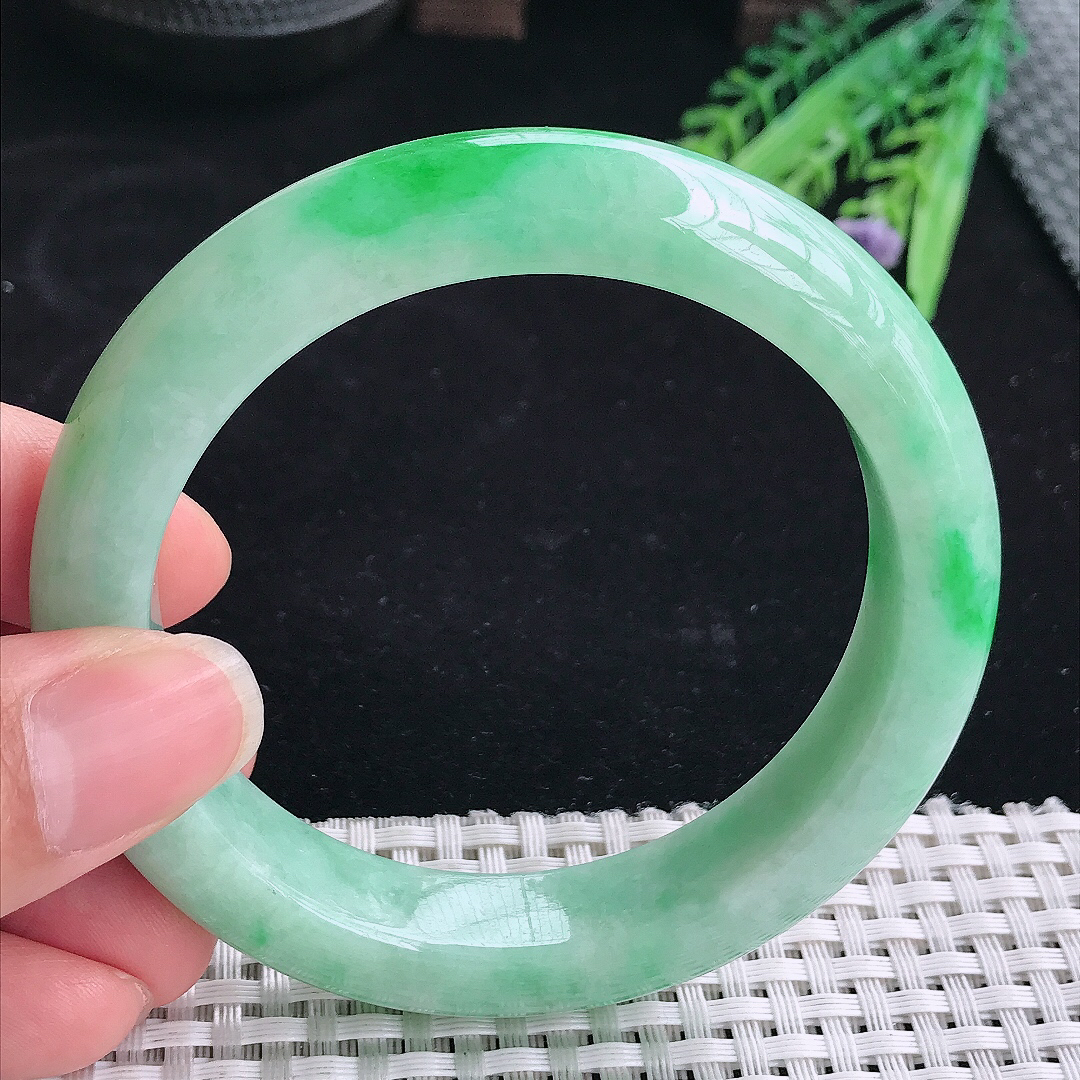 实拍A货翡翠59.5/12.8/9.5老坑精美飘阳绿手镯翡翠玉镯平安镯