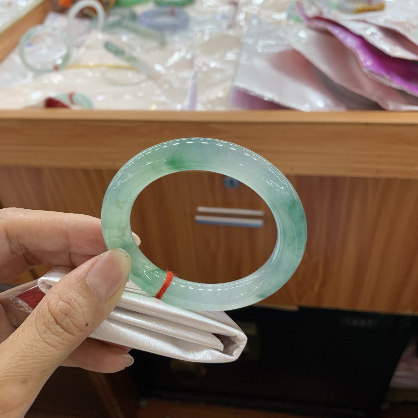 042730JM，冰飘花圆条翡翠手镯，51.5-10.1