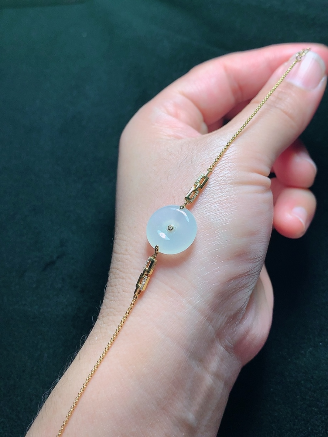 ️18k金镶嵌冰种平安扣手链，种老水头好，又冰又润，饱满：18.2/4.3mm裸石：14.3/4.1mm，编号