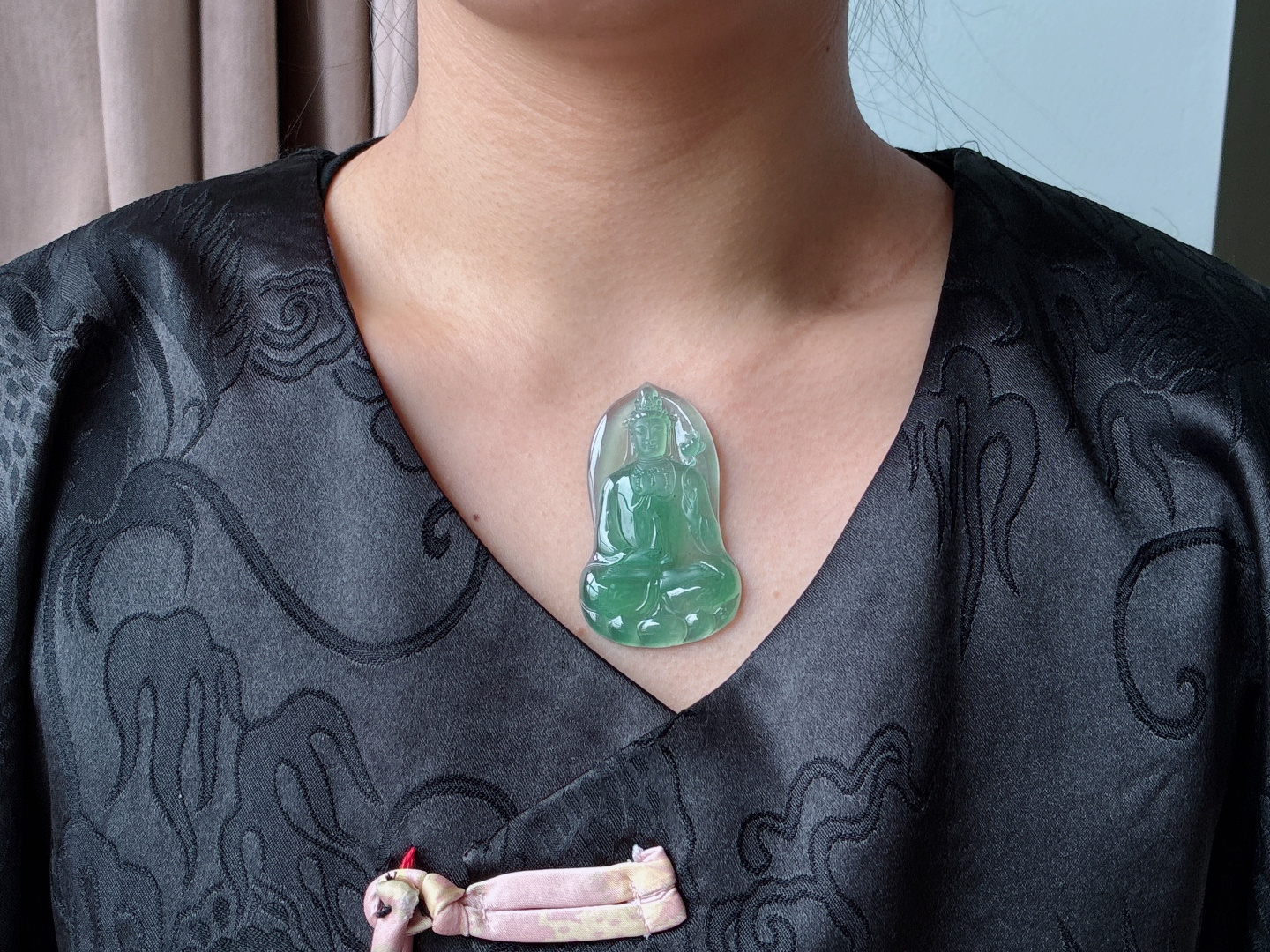 冰天空蓝大势至菩萨牌持莲观音牌吊坠，无裂，性比高，尺寸60/35.4/5.7，重量22.3克