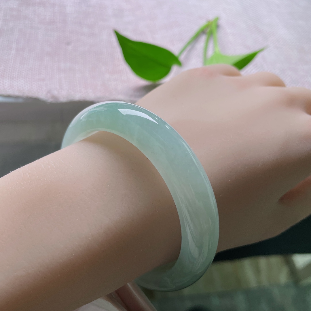 54.4/12.8/8.3，晴水正圈，水润细腻，清雅，只一眼就心静三分，棉根，无裂，ss51498a