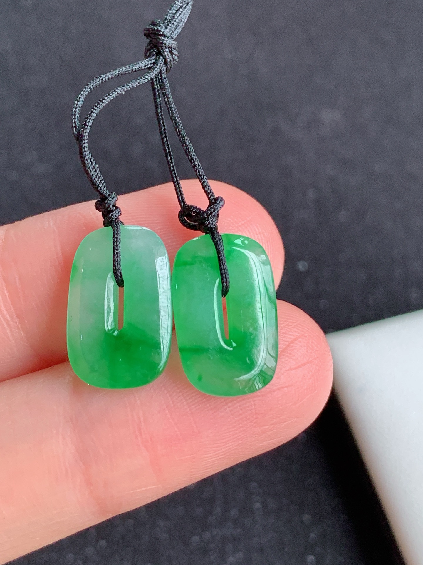 ️，冰飘绿方糖，无裂，裸石尺寸：14.4/9/2.4