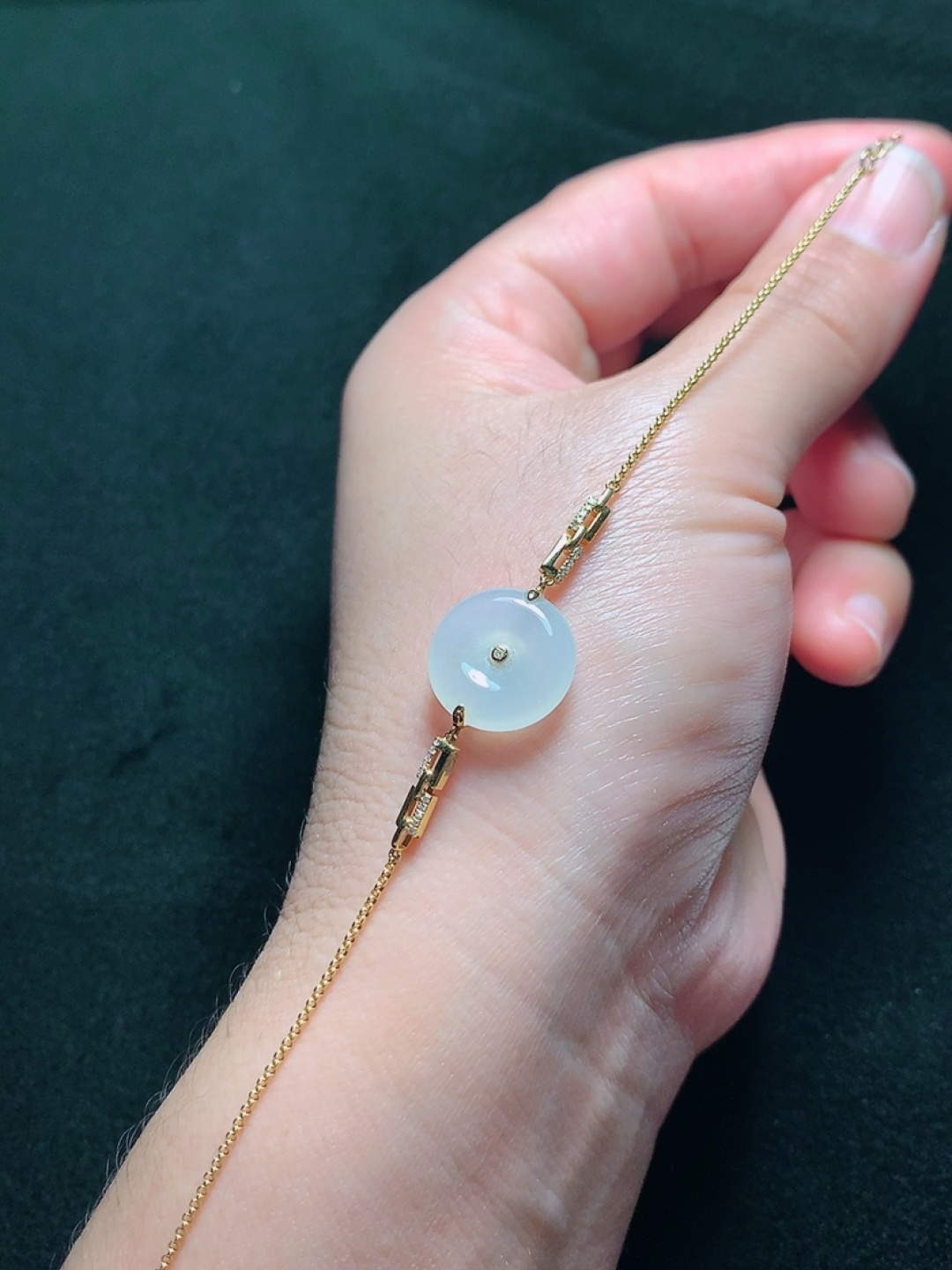 ️18k金镶嵌冰种平安扣手链，种老水头好，又冰又润，饱满：18.2/4.3mm裸石：14.3/4.1mm，编号