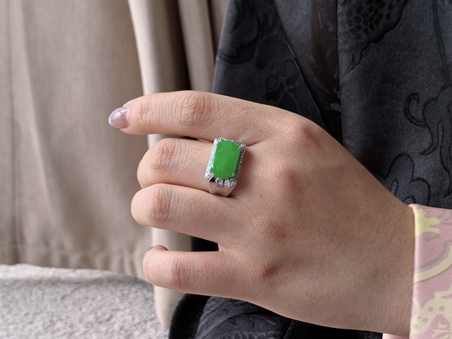 ️冰阳绿马鞍戒指，18k金镶嵌，性比高，13.8/9.5/2.5，圈口18.5号，5.5克