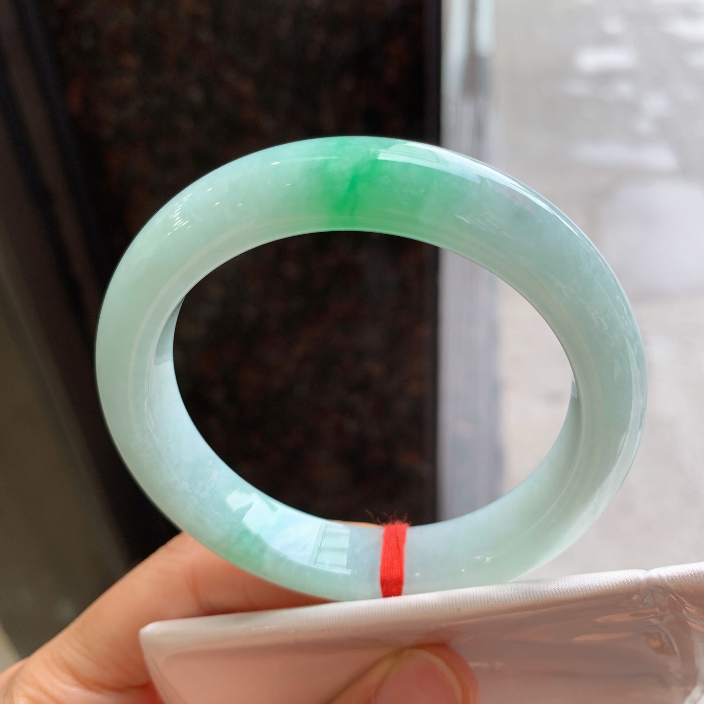 正圈飘绿，有纹，尺寸：56.2/12/9，清爽