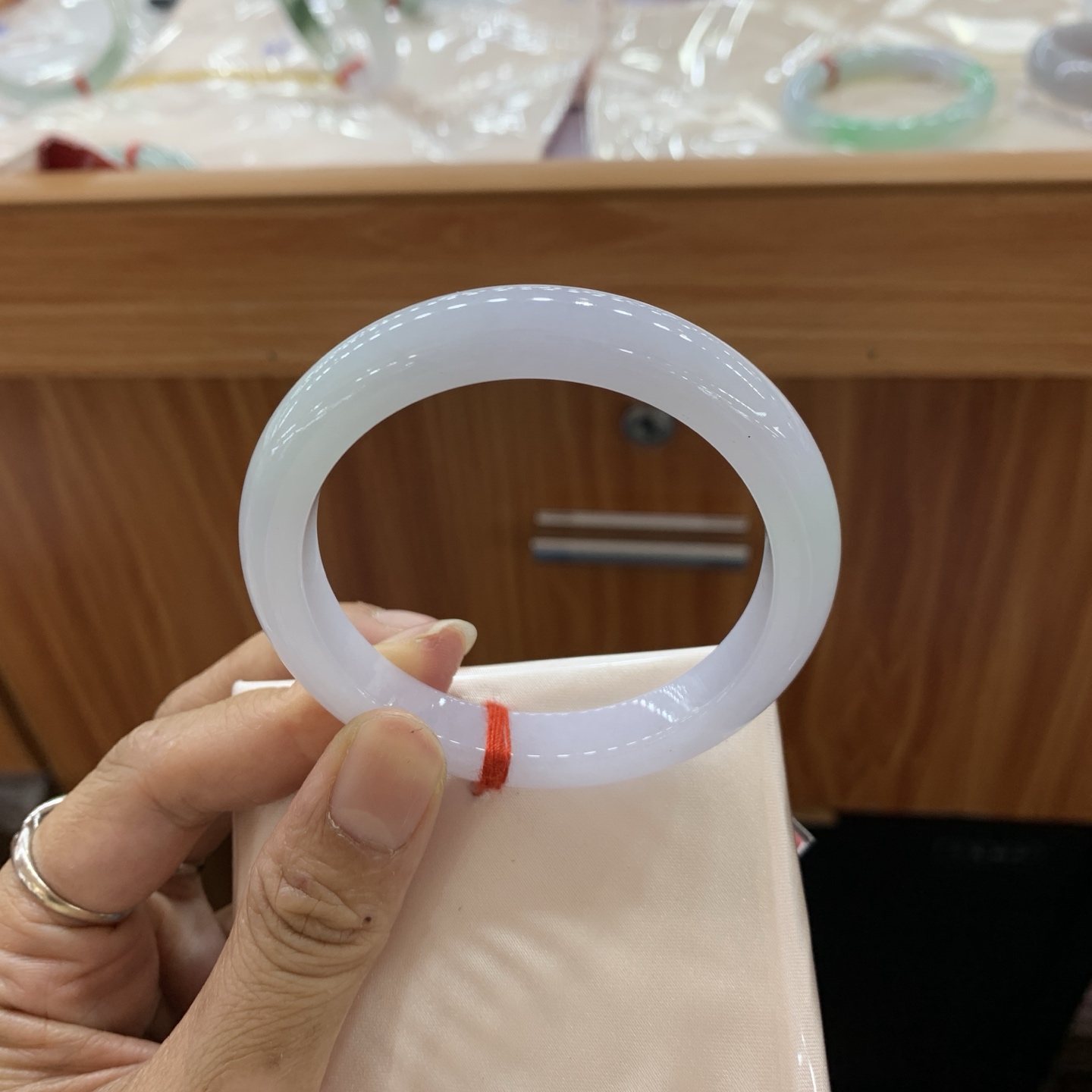 042703MMJ，春带彩正圈翡翠手镯，53.8-10-7.8