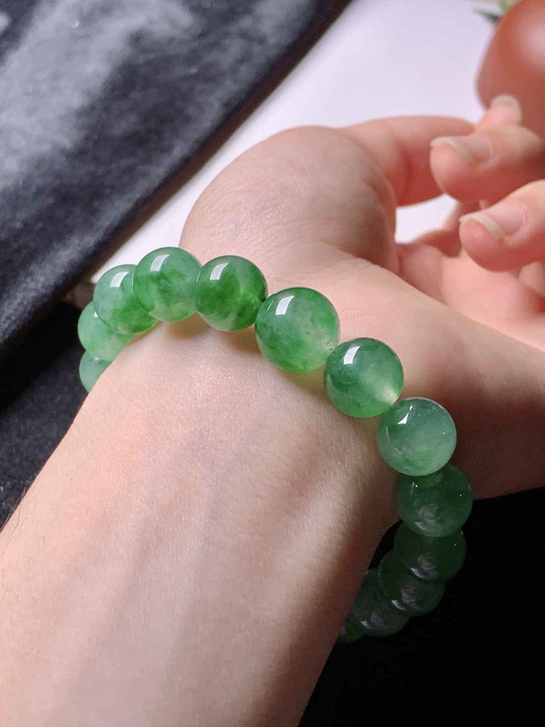 ️冰绿手链，色泽浓艳，尺寸9.6/11.7共19颗