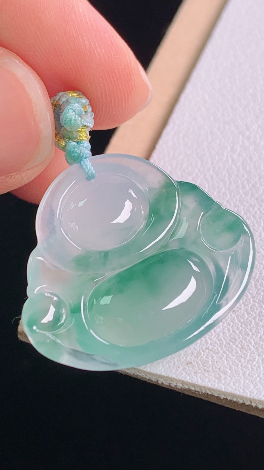 冰飘花佛公，花色灵动，冰清玉洁，无裂，尺寸21.4/25.3/6.0mm，编号23