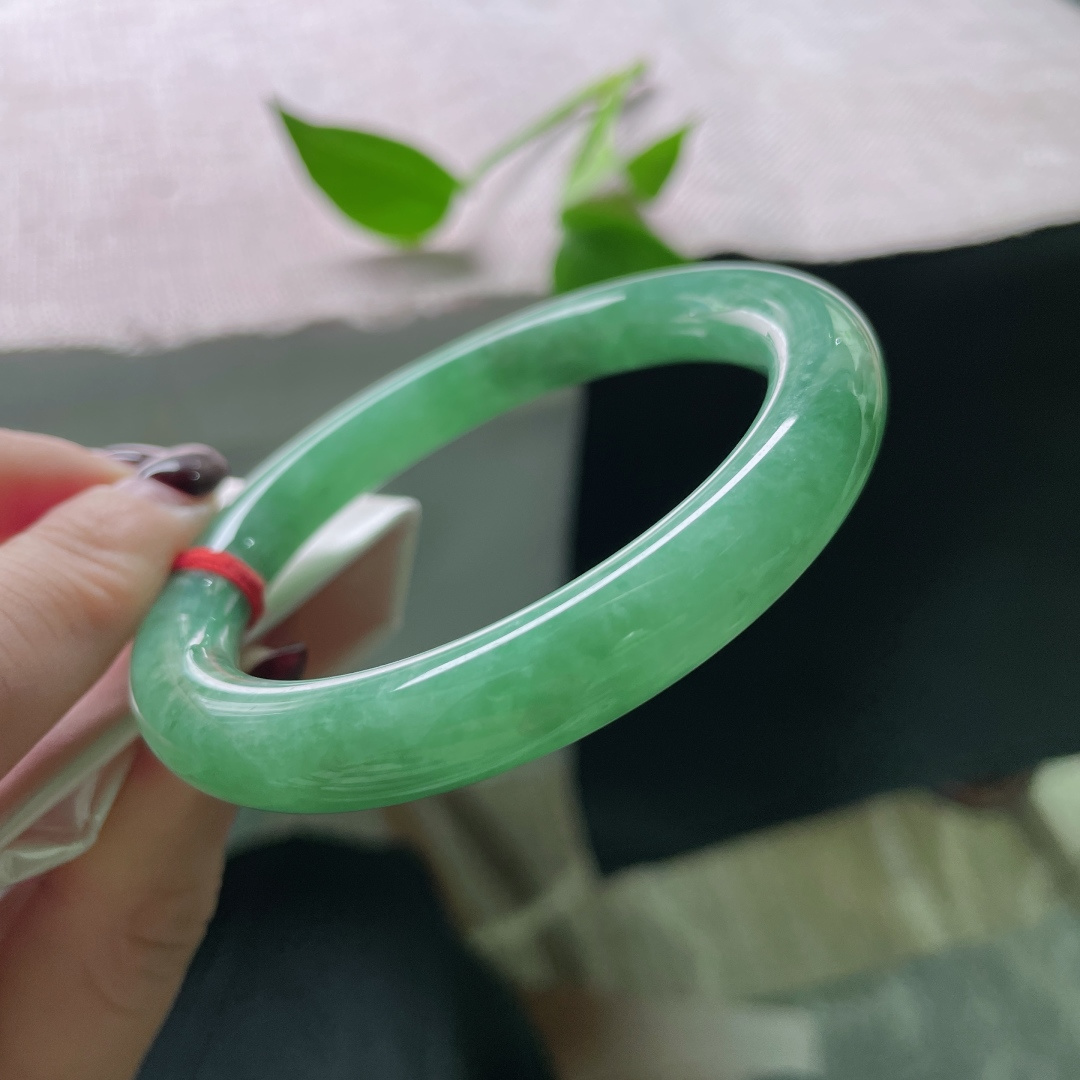 56/9.7绿底圆条，水润，郁郁葱葱，满园春色满园关不住，贵气，无裂，ss50132a