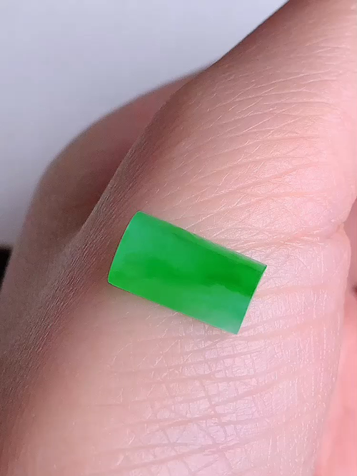 ️天然缅甸翡翠 冰阳绿马鞍，无裂，12.5/7/5