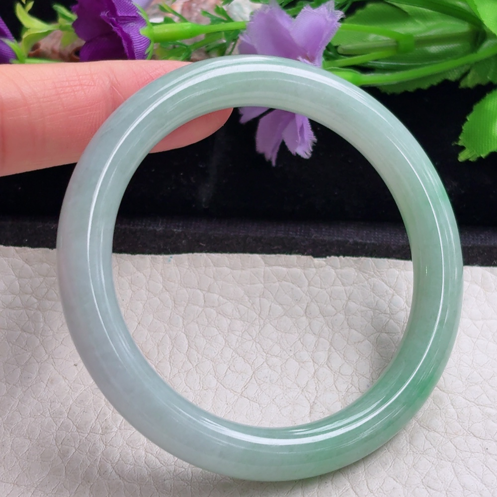 n实拍55*8.5*8.6美人镯 缅甸翡翠a货手镯甜绿秀叮当镯