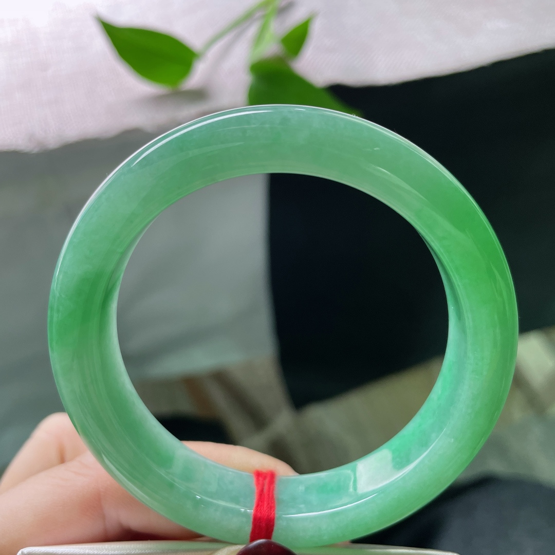 57/12.7/9.1绿底正圈，水润细腻，春意无边，纯粹，回眸一笑胜星华，无裂，ss51685a