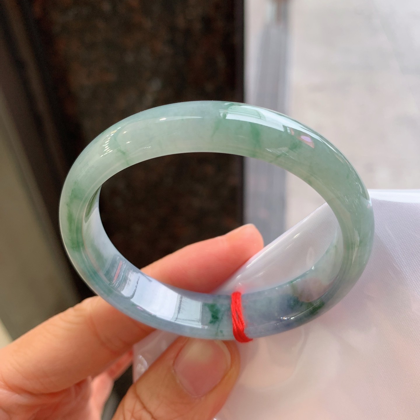 贵妃飘花，有纹，尺寸：53.3/46/12.4/6.8，细腻