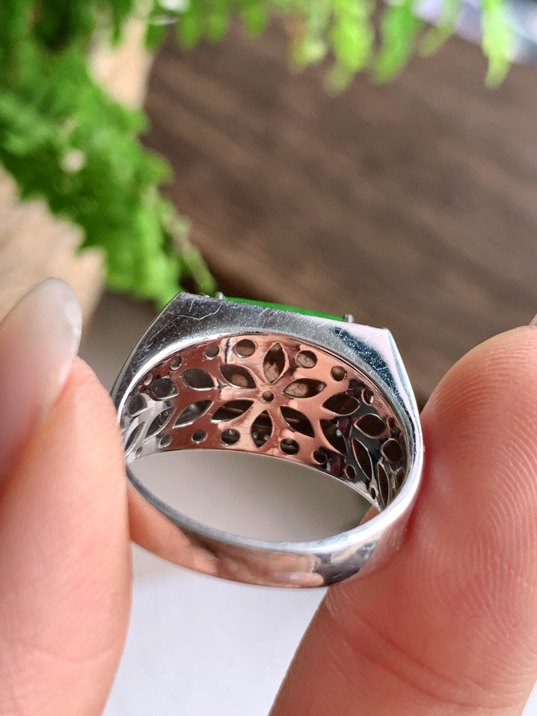 ️冰阳绿马鞍戒指，18k金镶嵌，性比高，13.8/9.5/2.5，圈口18.5号，5.5克