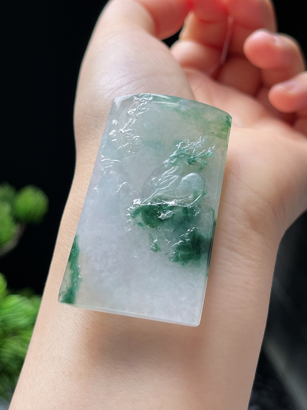 翡翠冰糯种飘绿山水牌
