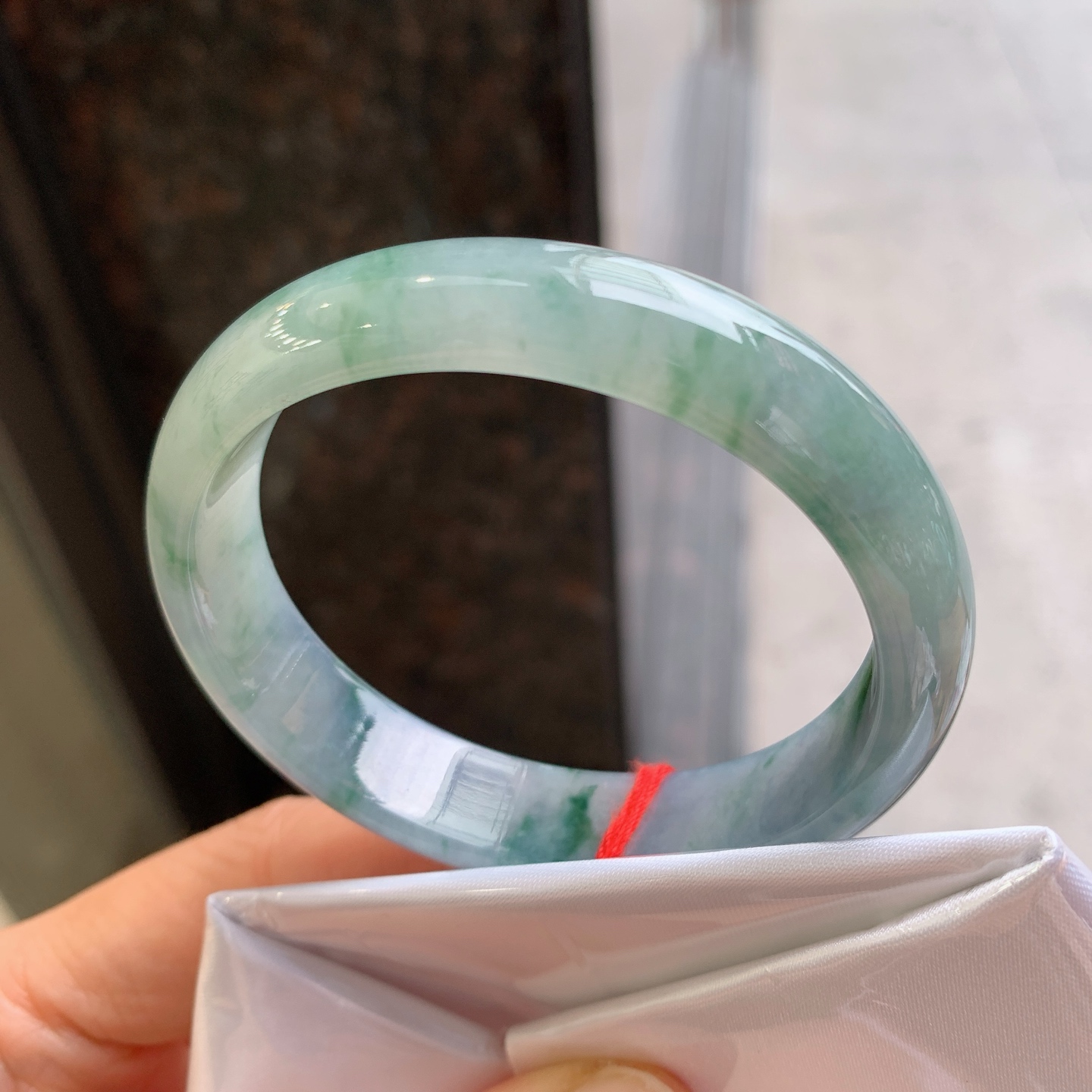 贵妃飘花，有纹，尺寸：53.3/46/12.4/6.8，细腻