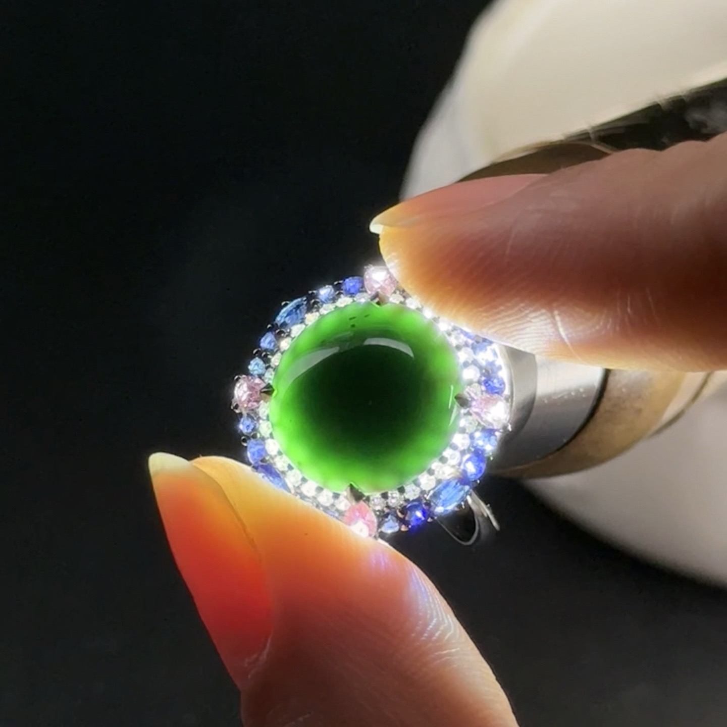 精品18k墨翠女戒 种好色正 黑度极好 打灯通透 油性十足 尺寸11.9